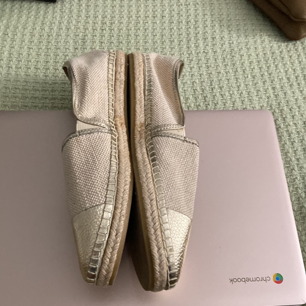 Steve Madden woven espadrilles. Tan and gold. Never worn size 8